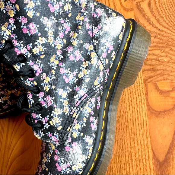SOLD - DO NOT PURCHASE - Dr. Martens Boots - Picture 5 of 6